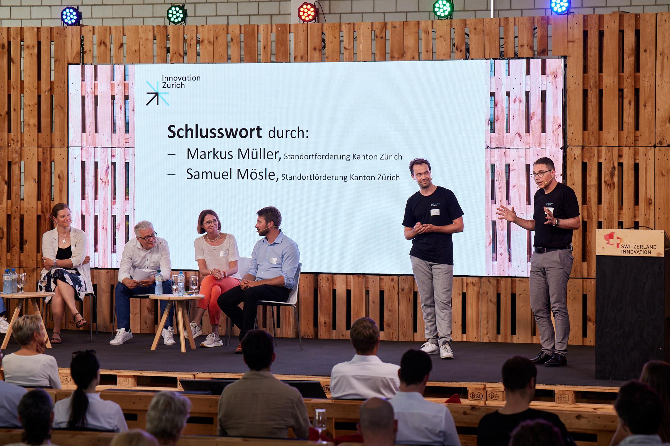 Das Schlusswort hielt die Co-Leitung der Standortförderung vom Kanton Zürich, Markus Müller und Samuel Mösle. Bild: Tim Love Weber 