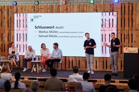 Das Schlusswort hielt die Co-Leitung der Standortförderung vom Kanton Zürich, Markus Müller und Samuel Mösle. Bild: Tim Love Weber 