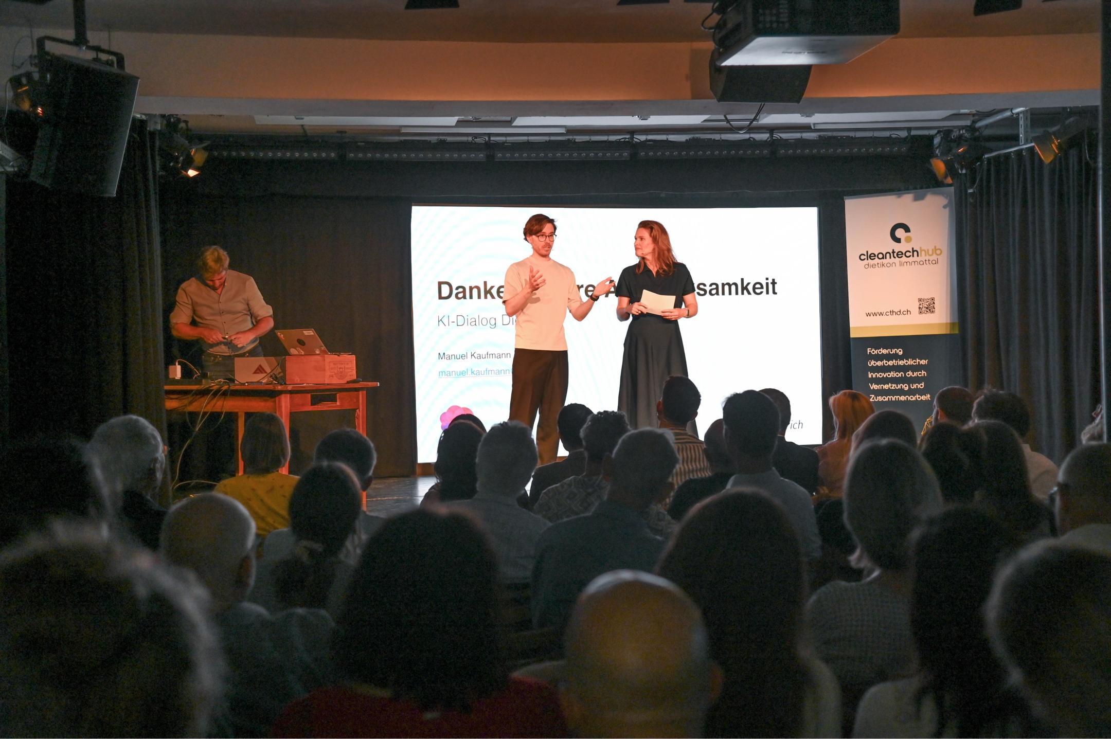 Manuel Kaufmann vom ETH AI Center der Eidgenössischen Technischen Hochschule Zürich gemeinsam mit Kathrin Hönegger.