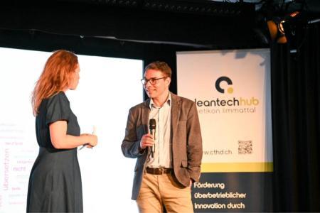 Markus Müller, Co-Leiter der Standortförderung des Kantons Zürich mit der Moderatorin Kathrin Hönegger.