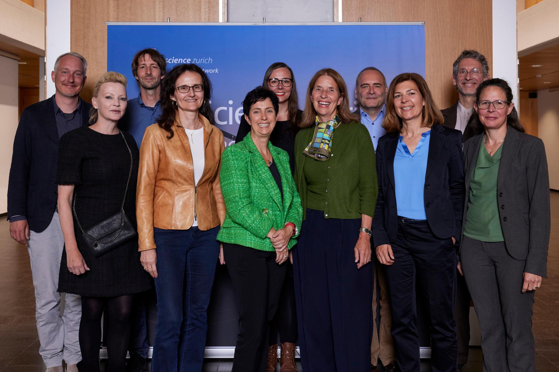 Gruppenfoto der Organisatoren, Partner und Speaker der Life Science Zurich Impact Conference 2025 vor einem Banner.