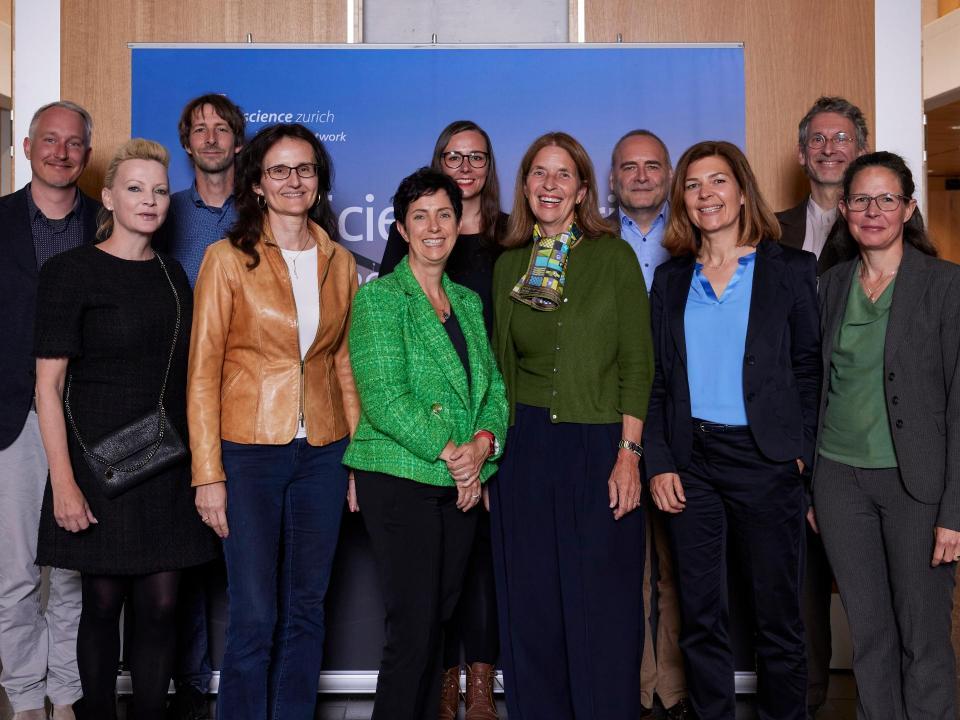 Gruppenfoto der Organisatoren, Partner und Speaker der Life Science Zurich Impact Conference 2025 vor einem Banner.