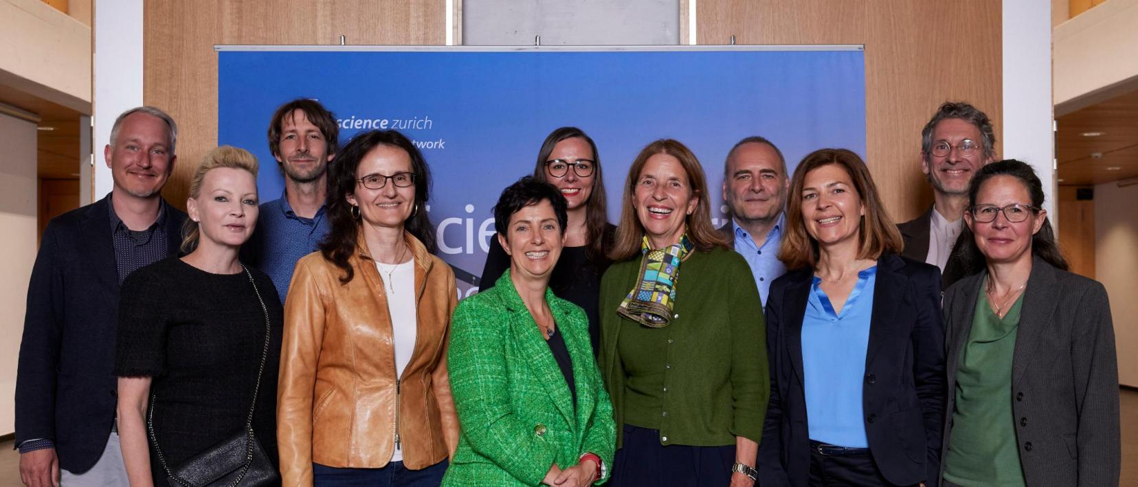 Gruppenfoto der Organisatoren, Partner und Speaker der Life Science Zurich Impact Conference 2025 vor einem Banner.