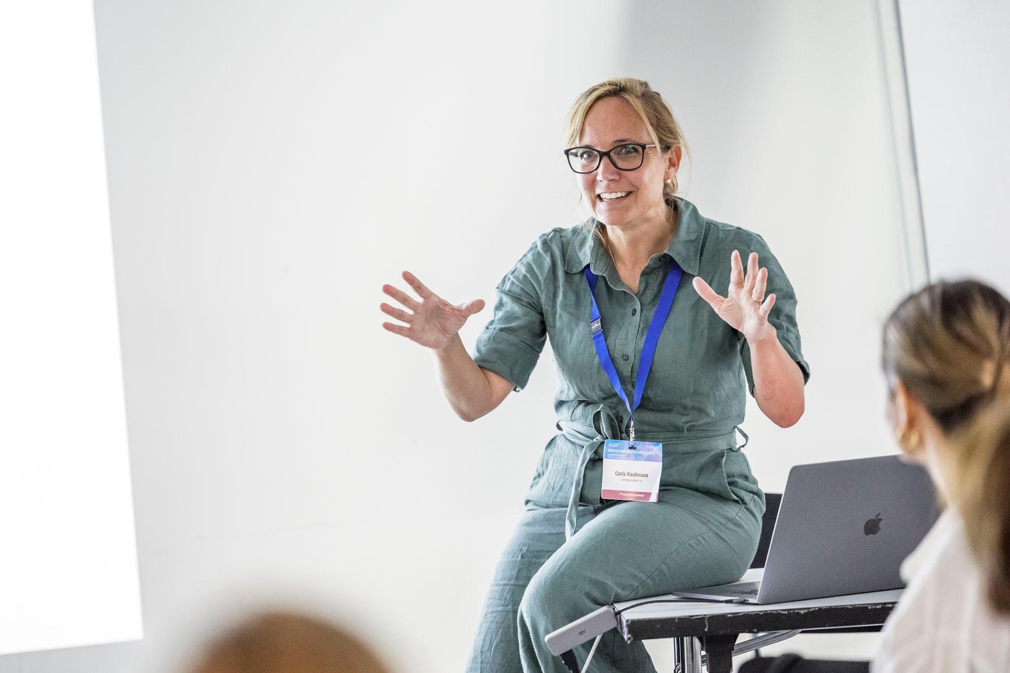 Partnerin bei der Companymarket AG, Carla Jane Kaufmann, leitete den Workshop «Erfolgsstrategie für die Nachfolge im Unternehmens-Life-Cycle». 