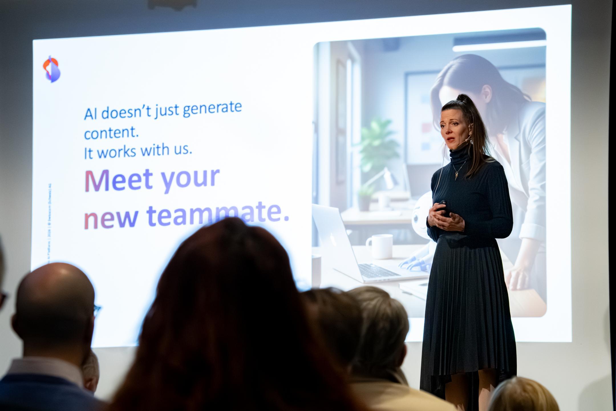 Sarah Levy hält ihre Präsentation