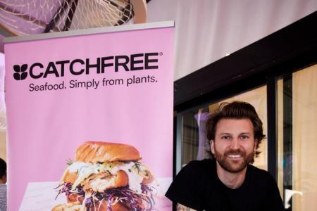 catchfree stellt seine pflanzenbasierten Meeresfrüchte-Produkte als Showcase vor