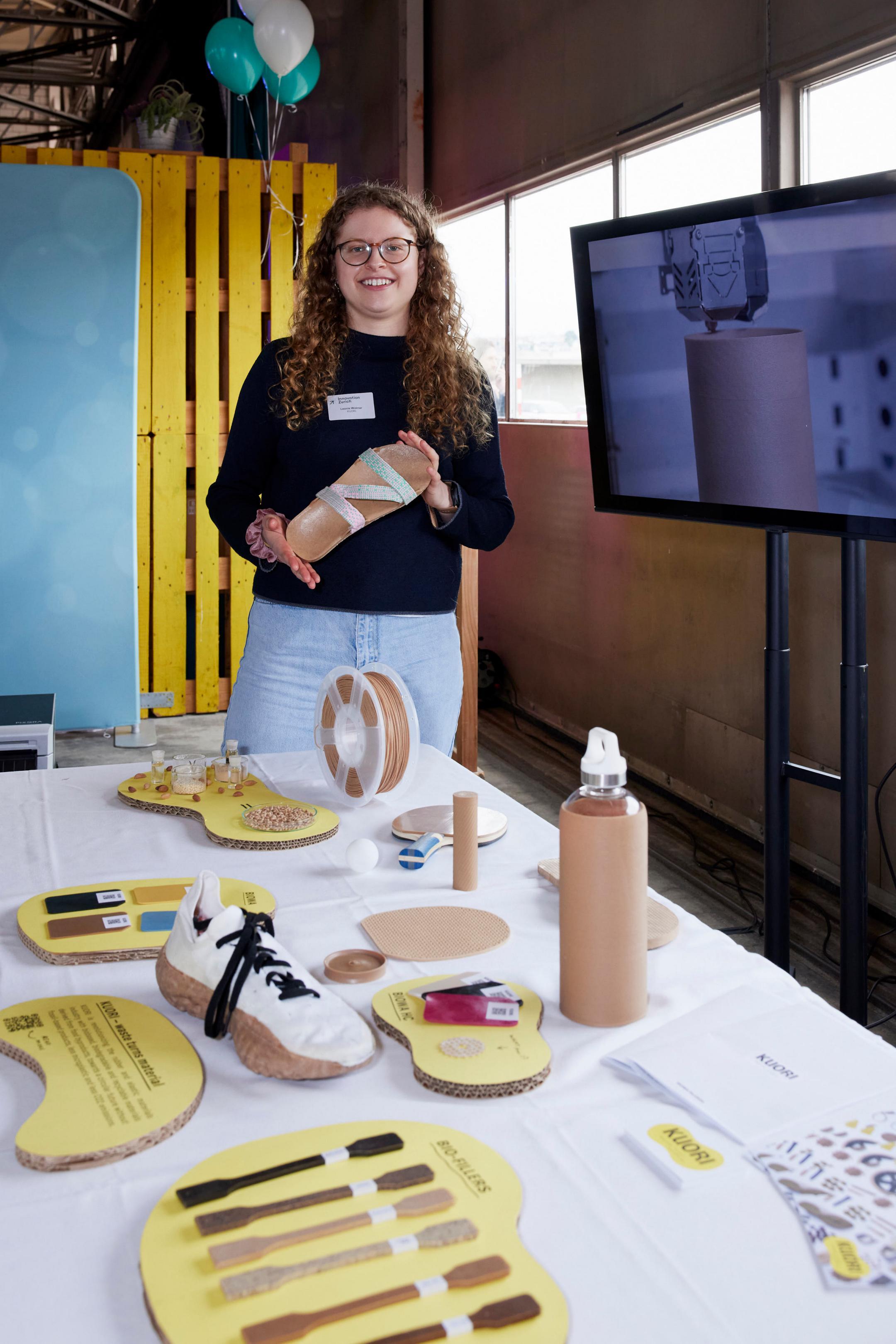 KUORI stellt seine biologisch abbaubaren Materialen als Showcase vor