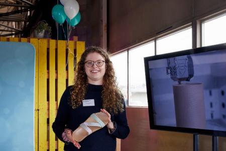 KUORI stellt seine biologisch abbaubaren Materialen als Showcase vor