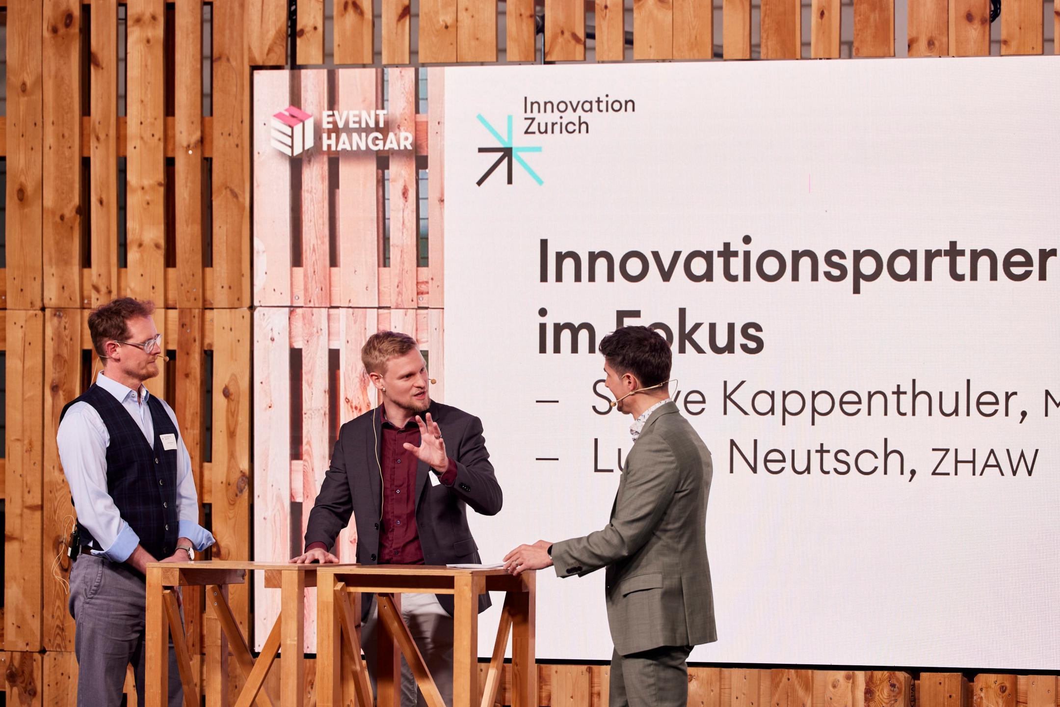 Tobias Müller interviewt zwei Vertreter von Muvon und der ZHAW