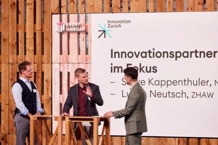 Tobias Müller interviewt zwei Vertreter von Muvon und der ZHAW