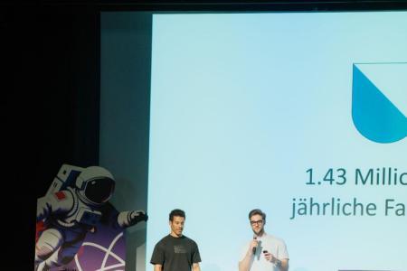 Die Gründer von AutoBike auf der Bühne