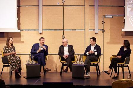 Podiumsdiskussion mit internationalen Gästen zu Innovationsstandorten