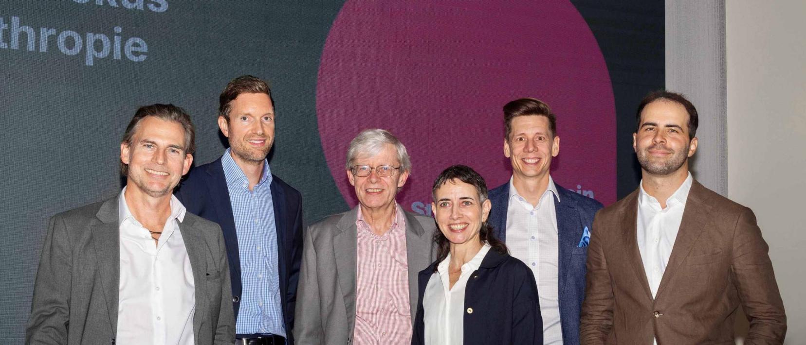 Gruppenfoto der Vertretenden der Gründungsmitglieder des Vereins Stiftungsstandort Zürich