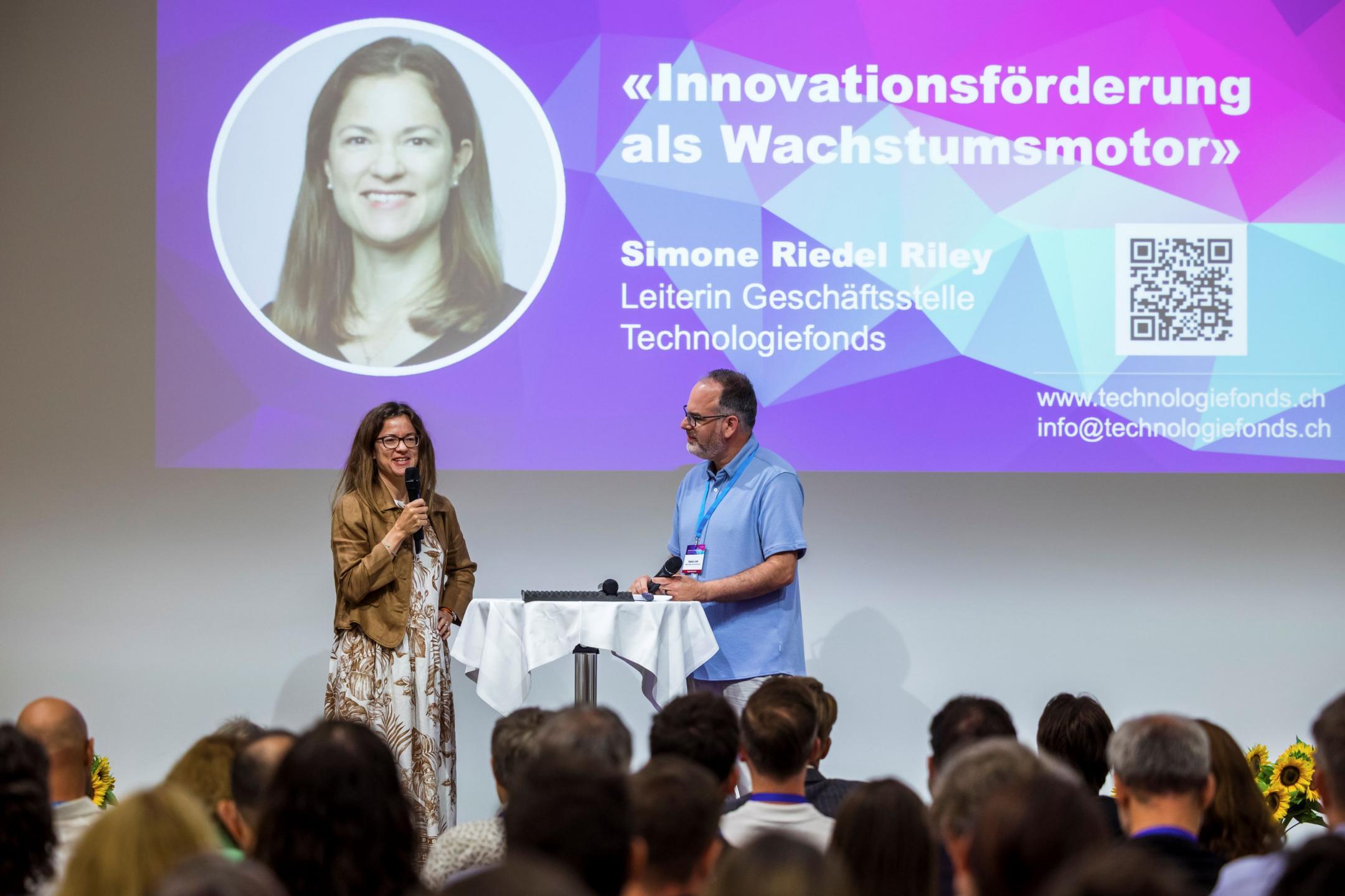 Simone Riedel Riley auf der Bühne