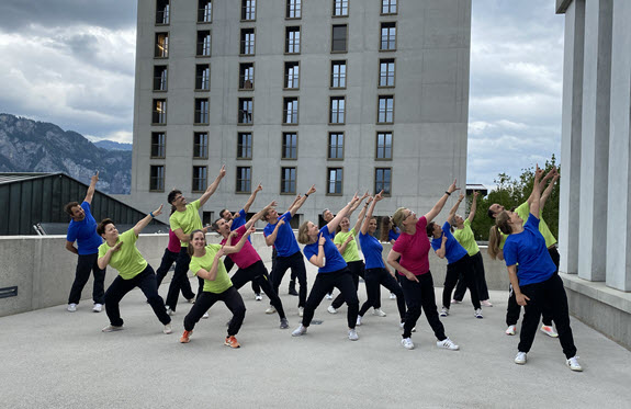 Das Sportamt Kanton Zürich tanzt den J+S-Jubiläumssong GoGo.