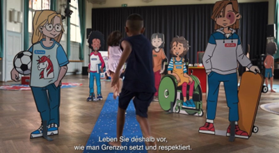 Kinderfiguren aus Pappe im Kinderparcours