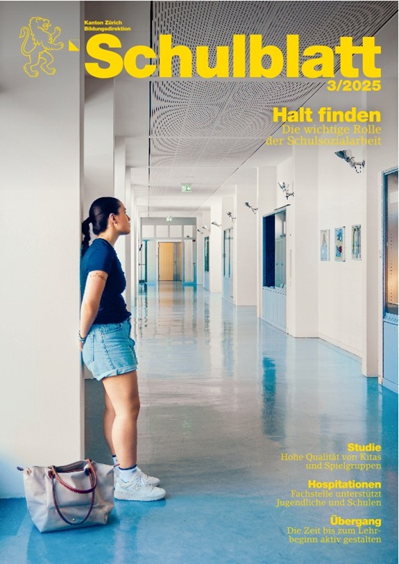 Titelblatt des &bdquo;Schulblatt&ldquo; 3/2025 mit einer Person in einem Schulflur und dem Hauptthema &bdquo;Halt finden &ndash; Die wichtige Rolle der Schulsozialarbeit&ldquo;.