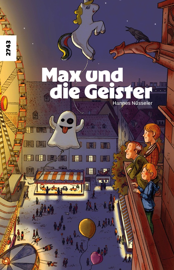 Jahrmarkt bei Abend, drei Personen auf Balkon, Ballons in Geist-, Einhorn- und Rabenform, Titel &bdquo;Max und die Geister&ldquo;.