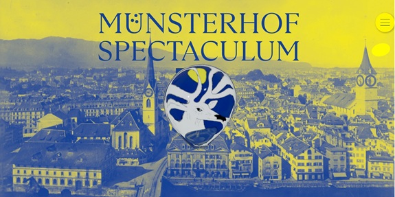 Gelbes Veranstaltungsbanner mit Stadtansicht und dem Schriftzug &laquo;M&uuml;nsterhof Spectaculum&raquo;.