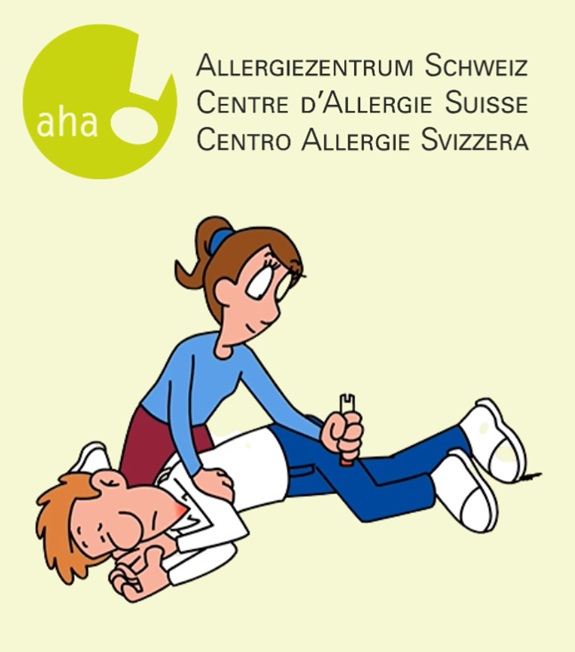 Eine Zeichnung zeigt eine Person, die einer anderen am Boden liegenden Person mit einem Notfall-Autoinjektor (z. B. bei einer Allergie) in den Oberschenkel hilft. Daneben steht das Logo des Allergiezentrums Schweiz.
