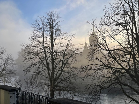 Neblige Landschaft: Blick &uuml;ber die Limmat aufs Landesmuseum