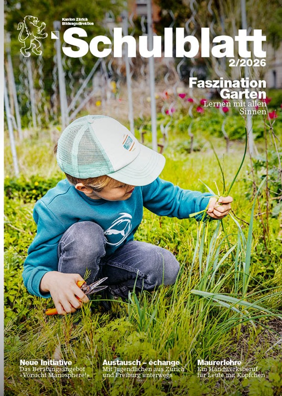 Titelblatt &laquo;Schulblatt 2/2026&raquo; mit Kind, das im Garten Pflanzen schneidet.