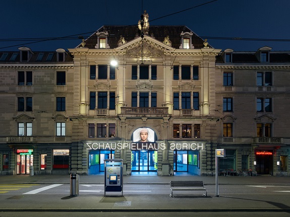 Schauspielhaus Zürich am Abend