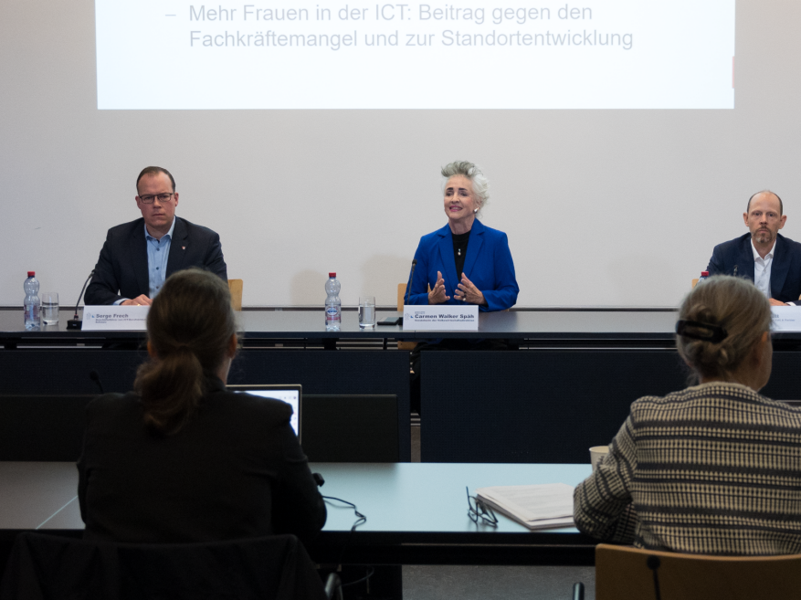 Medienkonferenz  mit Regierungsrätin Carmen Walker Späh, Philipp Zutt und  Serge Frech